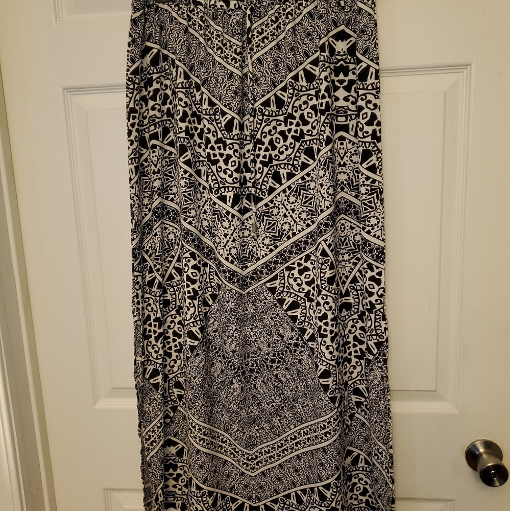 Skirt...suits on both sides...great for beach or office. Sz L 12/14